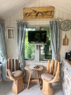 Birds and The Bees Summer House - 1