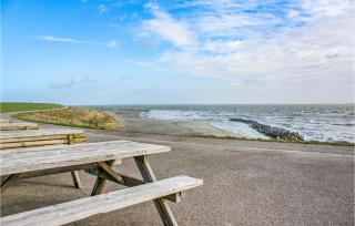 4 Bedroom Cozy Home In Heinkenszand - 2