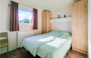 4 Bedroom Cozy Home In Heinkenszand - heinkenszand - 9