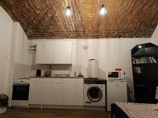 Basic Underground Apartments Next to the Center - Best Tram Line, Cool Local Area - Prague - 0