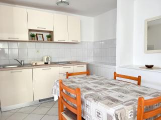 Seaside Apartments and Rooms - 3