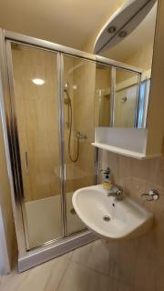 Helles Studioappartement Mit Großem Balkon - 5
