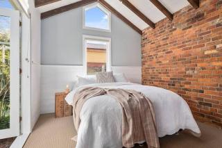 Irresistible renovated 1840 inner-city cottage - Hobart - 0