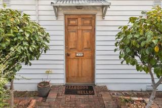 Irresistible renovated 1840 inner-city cottage - Hobart - 7