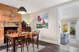 Irresistible renovated 1840 inner-city cottage - Hobart - 8