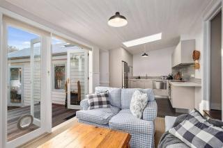 Irresistible renovated 1840 inner-city cottage - Hobart - 3