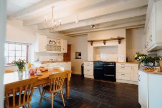 The Manor House - Lydstep - 6