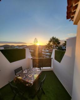 Moderno y luminoso ático con vistas y piscina - 8
