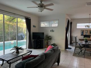 Shrek's Hideout! - 5 min from Disney! - Kissimmee - 8