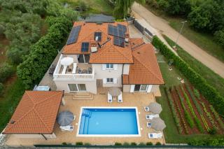 Villa Buroli with Pool, Sauna and Jacuzzi - 9