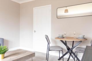 2 BDR House By Caledonia Luxe Stays Short Lets & Serviced Accommodation Bargeddie - 5