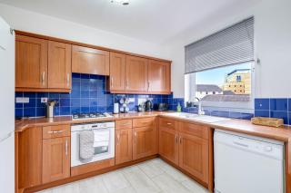 Delightful 4 bedroom House Thamesmead West From 360stays - North Woolwich - 9