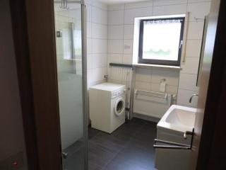 Großzügige Ferienwohnung für 5 Personen mit überdachter Terrasse und wundervollem Garten mit Koi-Teich in Waldnähe - Marktredwitz - 1