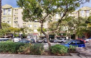 4 Bedroom Cozy Apartment In Málaga - 1