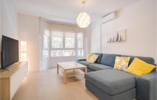 4 Bedroom Cozy Apartment In Málaga - 8