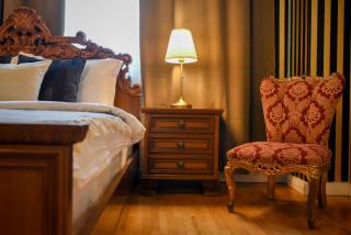 Centrally Located 2BR Apartment with Balcony & Unique Design - 4