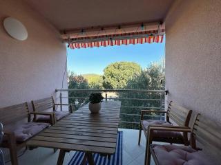 Spacious Apt in Tisno Near Garden Resort – 4 Min - Tisno (Stretto) - 5
