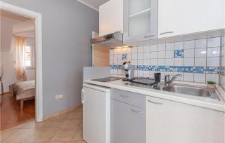 1 Bedroom Lovely Apartment In Vodice - Vodice - 7