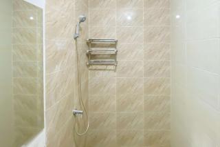 Minimalist and Cozy Studio Transpark Juanda Bekasi Timur Apartment By Travelio - Bekasi - 8