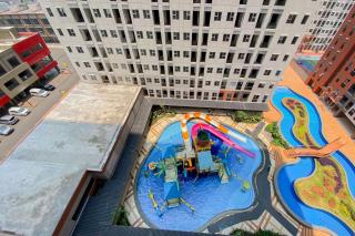 Minimalist and Cozy Studio Transpark Juanda Bekasi Timur Apartment By Travelio - Bekasi - 7