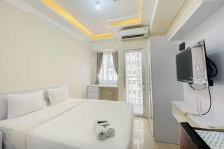 Minimalist and Cozy Studio Transpark Juanda Bekasi Timur Apartment By Travelio - Bekasi - 4