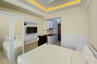 Minimalist and Cozy Studio Transpark Juanda Bekasi Timur Apartment By Travelio - Bekasi - 3