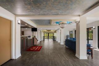 Econo Lodge Inn & Suites - Diamondhead - 5