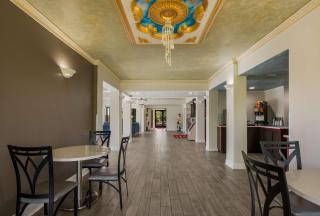 Econo Lodge Inn & Suites - Diamondhead - 4