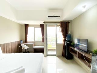 Modern Studio at Gateway Park LRT City Jatibening Apartment By Travelio - 4