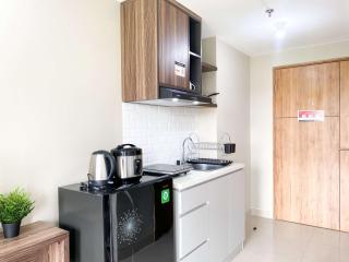 Modern Studio at Gateway Park LRT City Bekasi Apartment By Travelio - Bekasi - 1