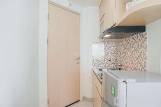 Comfortable and Homey Studio at Amethyst Apartment By Travelio - Jacarta - 8