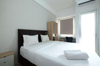 Cozy and Modern Look Studio Transpark Juanda Bekasi Timur Apartment By Travelio - Bekasi - 9
