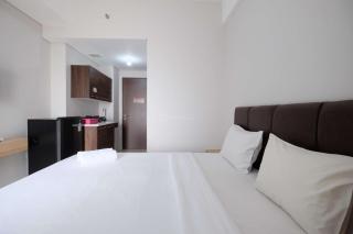 Cozy and Modern Look Studio Transpark Juanda Bekasi Timur Apartment By Travelio - Bekasi - 8