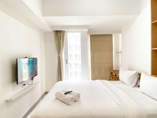 Homey and Restful Studio Room Tokyo Riverside PIK 2 Apartment By Travelio - 8