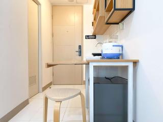 Homey and Restful Studio Room Tokyo Riverside PIK 2 Apartment By Travelio - 2