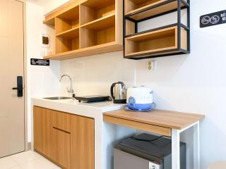 Homey and Restful Studio Room Tokyo Riverside PIK 2 Apartment By Travelio - 1