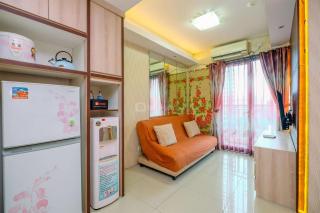 Nice and Comfort 2BR Apartment at Woodland Park Residence By Travelio - 7