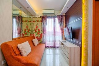 Nice and Comfort 2BR Apartment at Woodland Park Residence By Travelio - 5