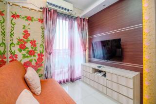 Nice and Comfort 2BR Apartment at Woodland Park Residence By Travelio - 2