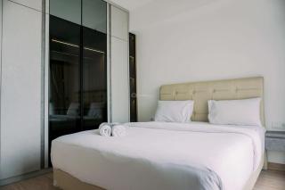 Wonderful and Homey 3BR Sky House BSD Apartment By Travelio - Tangerang - 7