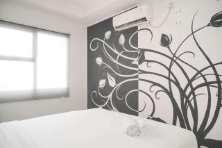 Minimalist and Cozy Living 1BR Belmont Residence Puri Apartment By Travelio - Jakarta - 0