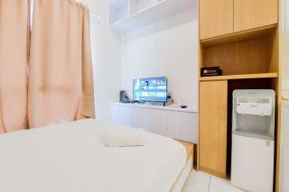 Modern Look and Compact Studio at Sky House Alam Sutera Apartment By Travelio - Tangerang - 9