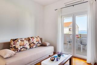 Geräumige Ferienwohnung im Erdgeschoss mit Meerblick vom privaten Balkon - b56525 - Kožino - 9