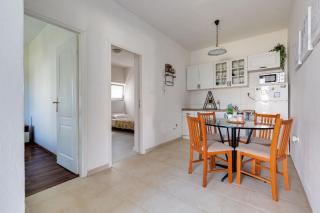 Geräumige Ferienwohnung im Erdgeschoss mit Meerblick vom privaten Balkon - b56525 - Kožino - 3