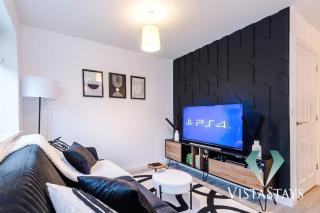 Modern 3 Bed House in Manchester with Pool Table and Driveway Parking by Vista Stays Short Lets - Manchester - 6