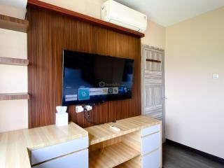 Best Deal and Homey 1BR Apartment Grand Sentraland Karawang By Travelio - 6