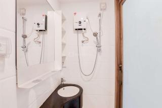 Stunning and Strategic Studio Apartment Sky House Alam Sutera By Travelio - Tangerang - 1
