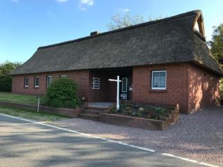Gemütliches Reetdachhaus in Schleswig-Holstein - Neuendorf-Sachsenbande - 0