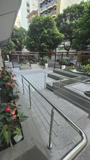 Praia Copacabana, 200m da praia, portaria 24hrs, cozinha completa, banheiro grande, quarto cama de casal e sofa cama queen na sala - 3