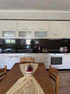 ADA's Guest House - Gjirokastër - 3